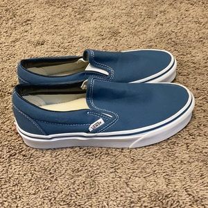 NWOT - girls/women’s Vans size 5.5